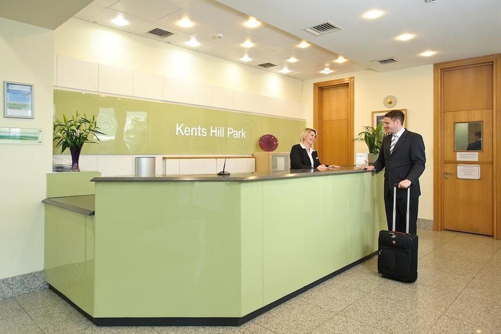 Готель Kents Hill Park Training & Conference Centre Мілтон-Кінз Екстер'єр фото