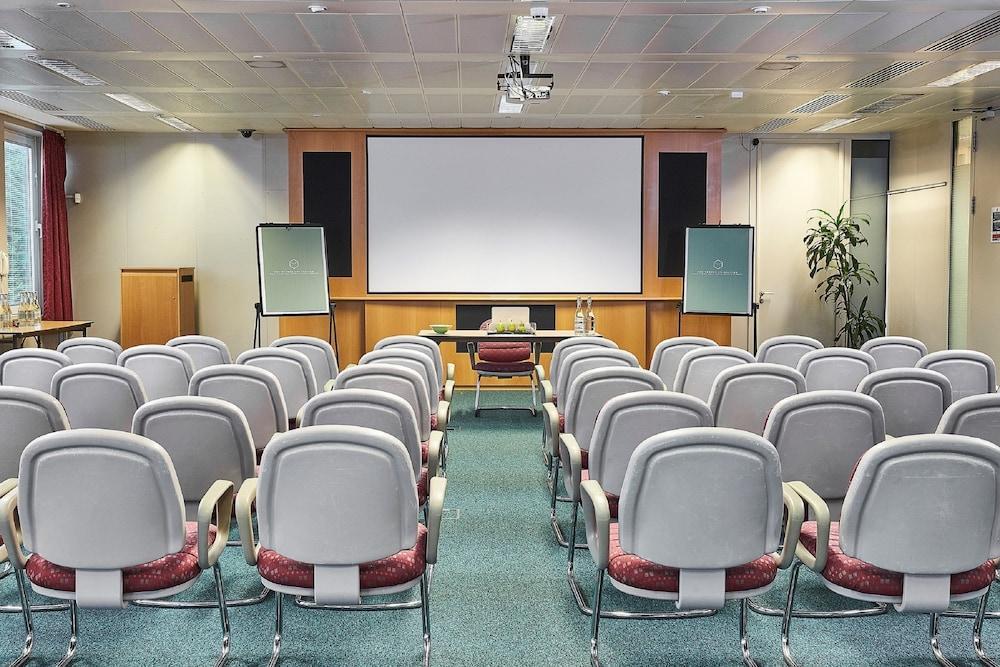 Готель Kents Hill Park Training & Conference Centre Мілтон-Кінз Екстер'єр фото